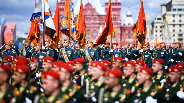 Военнослужащие на параде, посвященном годовщине Победы в Великой Отечественной войне