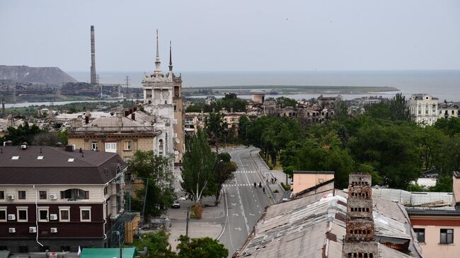 Вид с водонапорной башни на Соборную улицу в Мариуполе