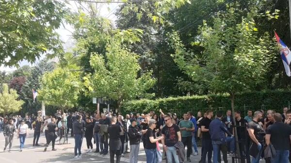 Сербы на акции протеста в Косово