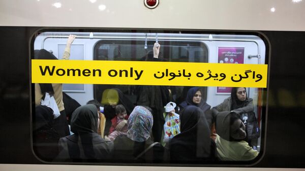 Женский вагон в Иране