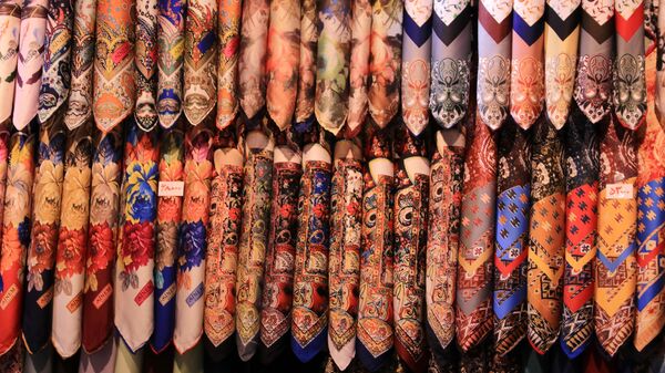 Продажа платков в Иране