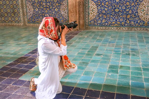 Чадра, платок и смех: как выглядит повседневная жизнь женщины в Иране