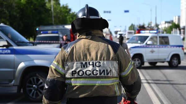 Спасатели на месте взрыва в Белгороде