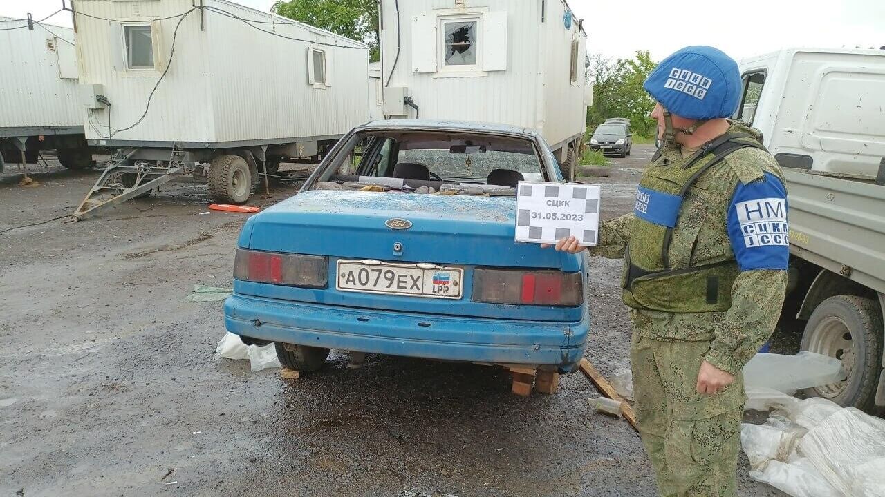 Представитель ЛНР в СЦКК во время фиксации последствий обстрела - РИА Новости, 1920, 02.06.2023