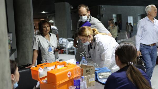 Медики в  пункте временного размещения жителей, организованном на территории стадиона Белгород-Арена