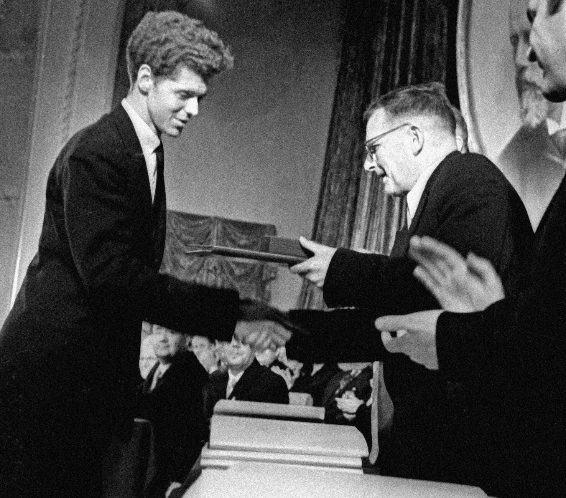 Soviet composer, People's Artist of the USSR, Chairman of the Organizing Committee Dmitry Shostakovich presents a diploma and a gold medal to the first winner of the International PI, the American pianist Van Cliburn.  Tchaikovsky - RIA Novosti, 1920, 06/02/2023