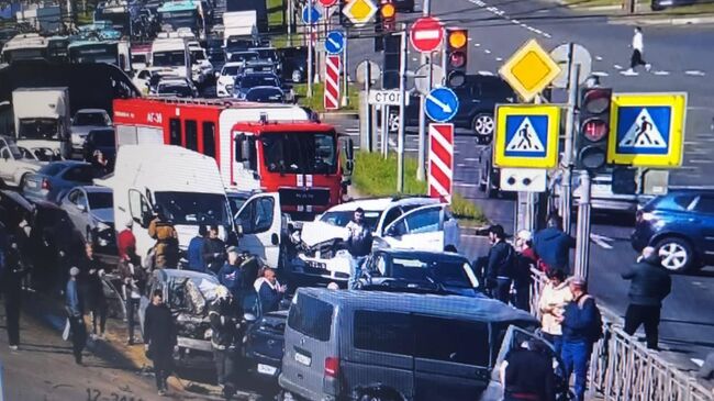 На месте массового ДТП во Фрунзенском районе Санкт-Петербурга