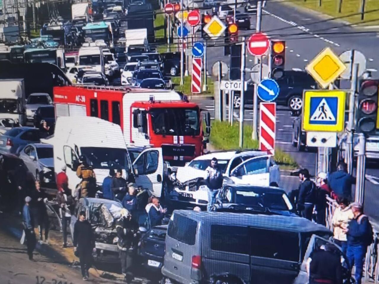 В Петербурге произошло массовое ДТП с участием грузовика - РИА Новости,  03.06.2023