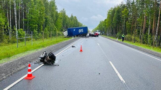 Место ДТП на трассе Р-21 Кола в Ленинградской области