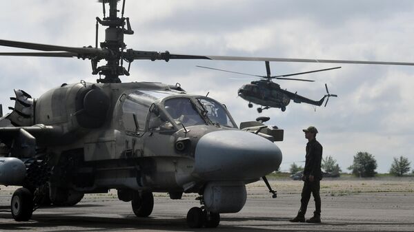 Ударный вертолет Ка-52 группировки Юг после боевого вылета в зоне проведения специальной военной операции