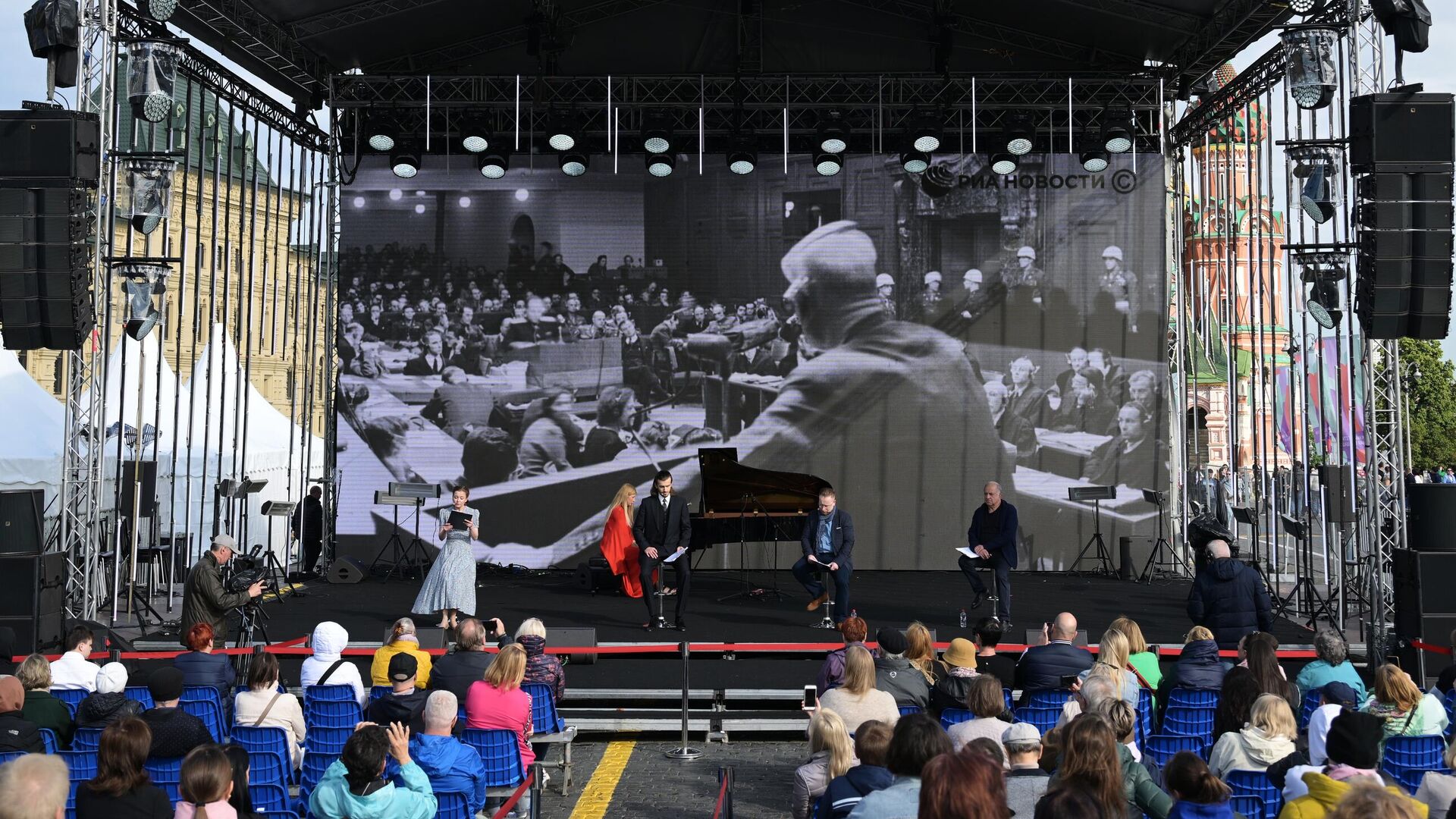 Презентация мультимедийного спектакля Нюрнберг. Текст на главной сцене книжного фестиваля Красная площадь Презентация мультимедийного спектакля Нюрнберг. Текст на главной сцене книжного фестиваля Красная площадь - РИА Новости, 1920, 06.06.2023