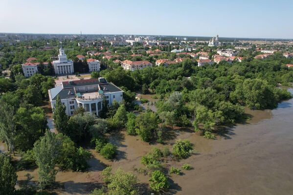 Затопленный центр Новой Каховки
