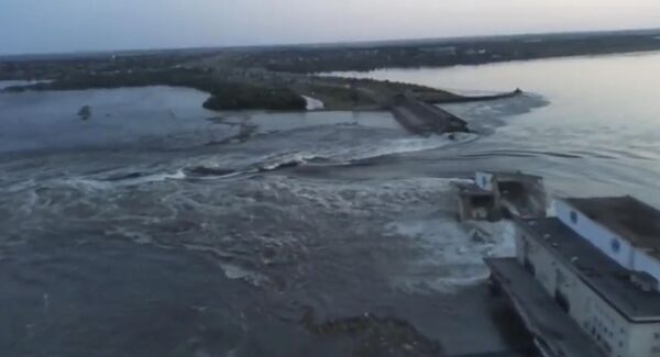 Последствия обстрела Каховской ГЭС со стороны ВСУ. Стоп-кадр видео