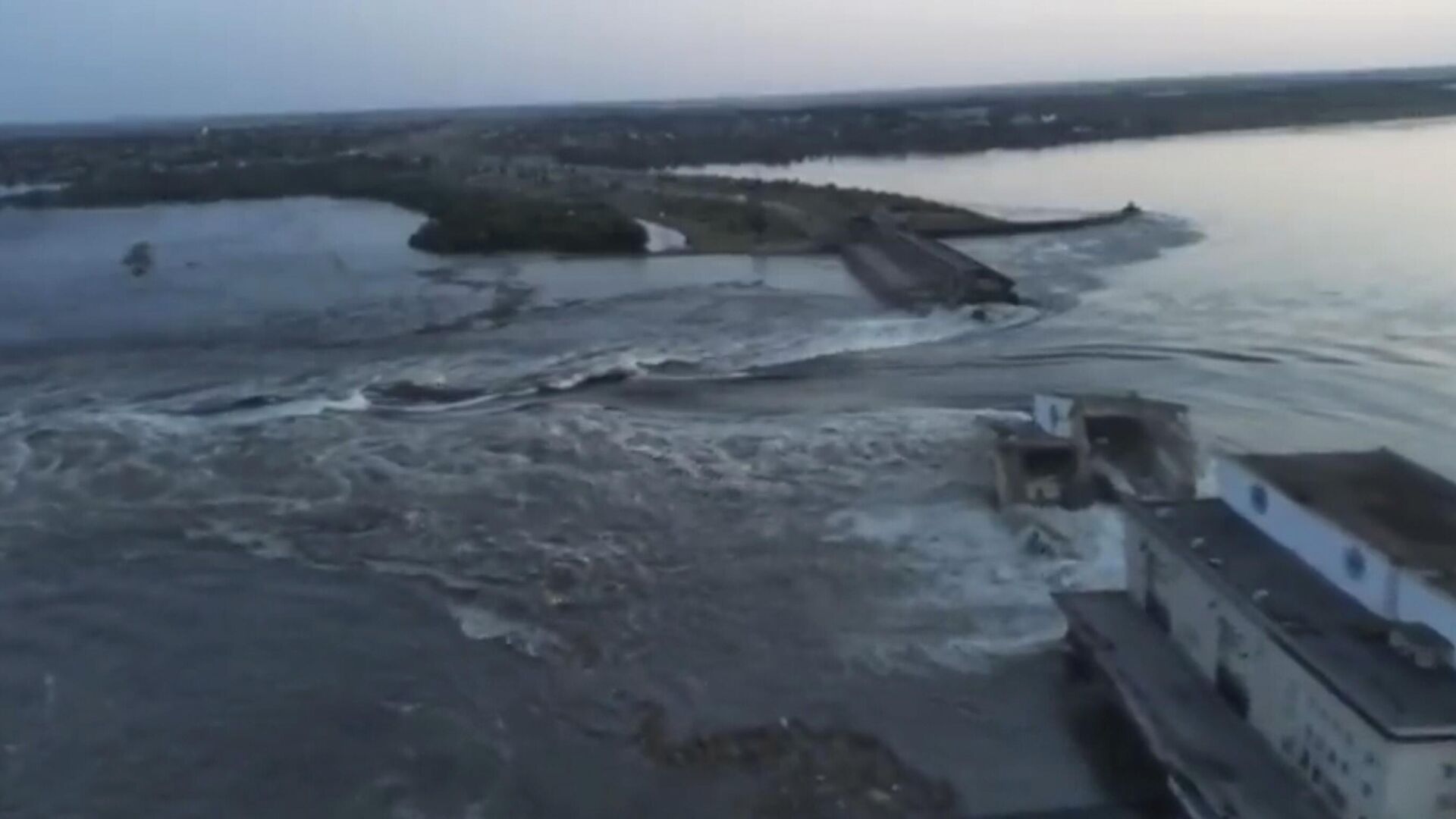 На Украине заявили о катастрофических последствиях разрушения Каховской ГЭС - РИА Новости, 07.06.2023
