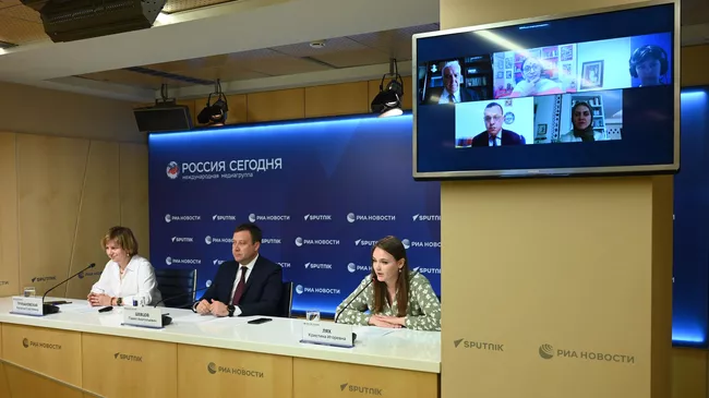 Участники круглого стола посвященного празднования Дня русского языка