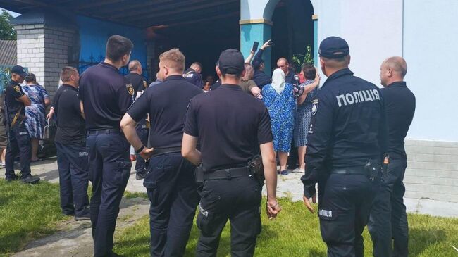 Захват Петропавловского храма в селе Хоров Ровненской области, Украина