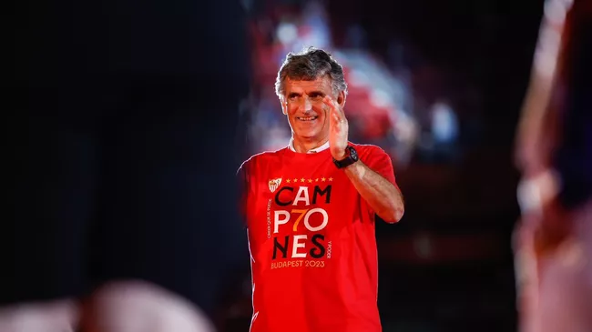 Главный тренер Севильи Хосе Луис Мендилибар 