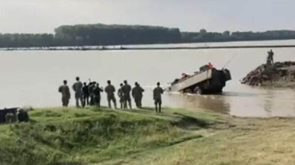 БТР Piranha 3, затонувший во время учений Saber Guardian-2023 в Румынии. Кадр видео