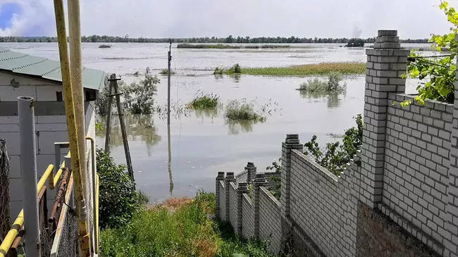 Частично затопленный район после обстрела ВСУ Каховской ГЭС