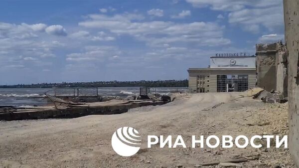 Место разрушения Каховской ГЭС. Кадр видео
