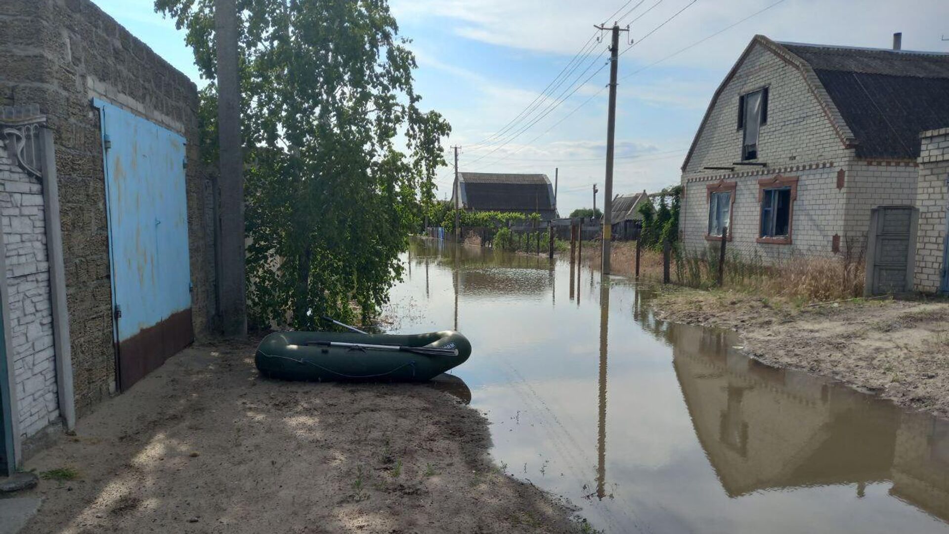 Затопленные улицы в Новокаховском городском округе - РИА Новости, 1920, 07.06.2023
