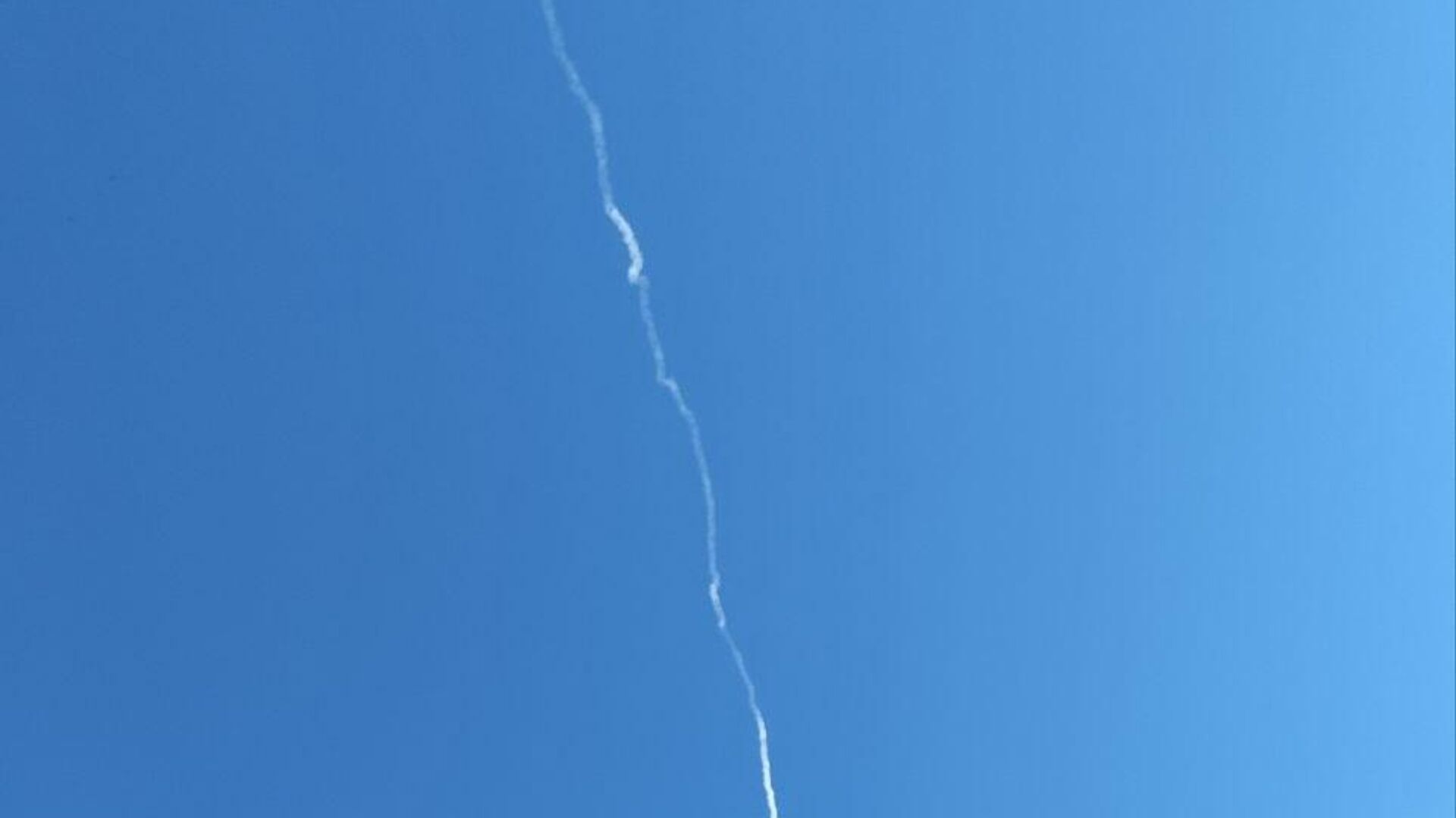 Следы от работы ПВО в небе над Мелитополем. 7 июня 2023 - РИА Новости, 1920, 07.06.2023