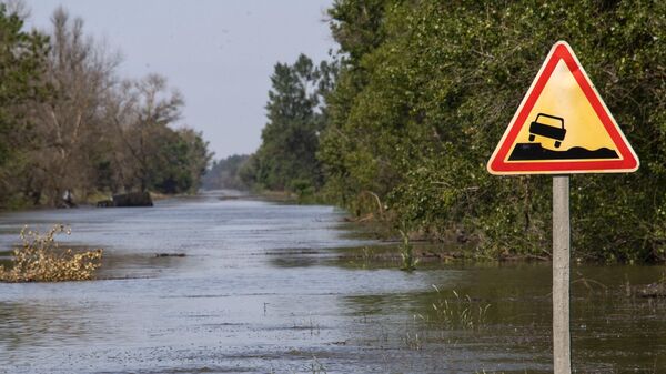 Затопленная дорога в городе Алешки после подрыва Каховской ГЭС
