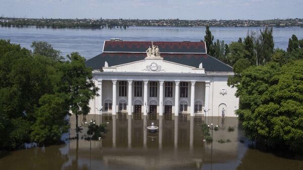 Центральная площадь Новой Каховки, затопленная после разрушения Каховской ГЭС