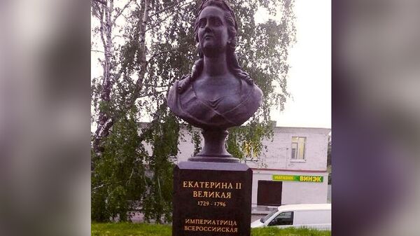 Памятник Екатерине II, который установили в поселке Васильсурск