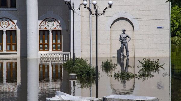 Улица Новой Каховки, затопленная после разрушения Каховской ГЭС
