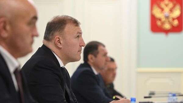 Глава Адыгеи Мурат Кумпилов во время приема граждан в режиме видеоконференции