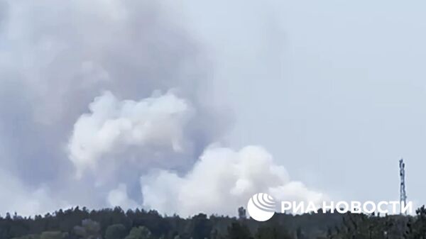 Дым от ударов ВСУ электроподстанции в Корсунке под Новой Каховкой
