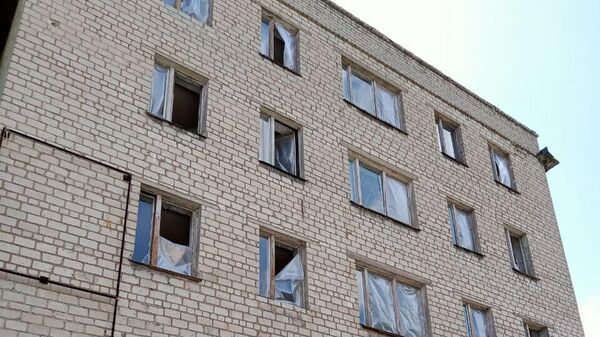 Общежитие автотранспортного техникума Горловки, поврежденное обстрелом