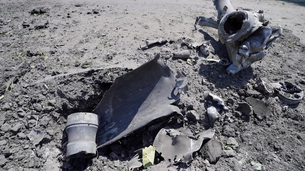 Фрагмент разорвавшегося снаряда после обстрела со стороны ВСУ