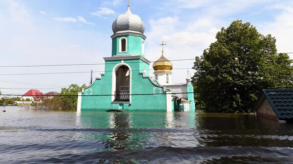 Местная церковь после подтопления в городе Голая Пристань