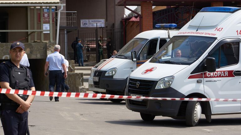 Оцепление возле жилого дома в центре Воронежа, пострадавшего в результате атаки беспилотника