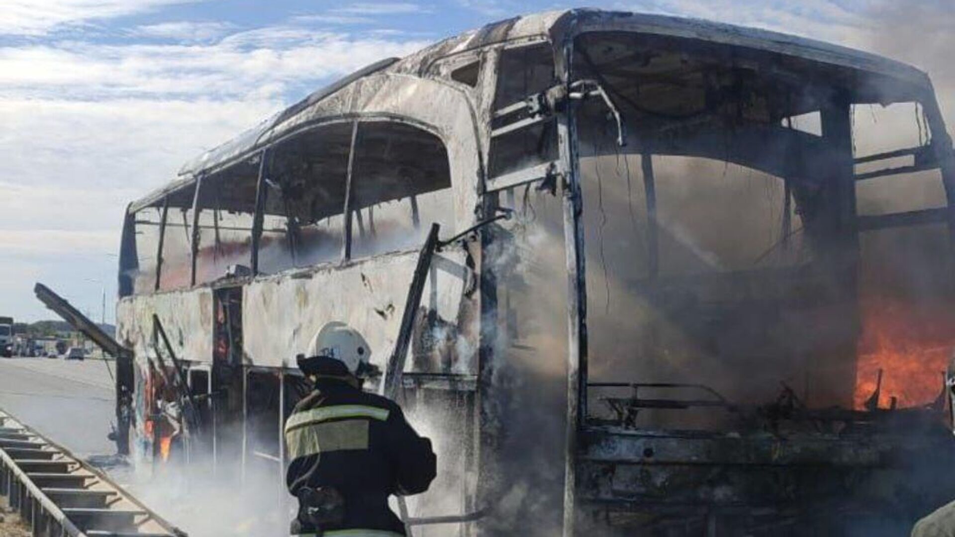 В Московской области ликвидировано возгорание автобуса, шедшего по маршруту Волгоград-Москва - РИА Новости, 1920, 11.06.2023