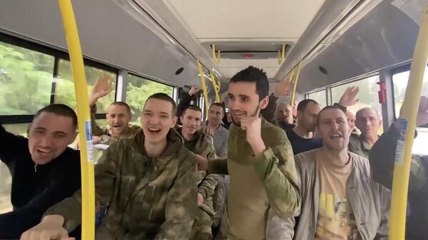 Возвращение из украинского плена 94 российских военнослужащих. Кадр видео