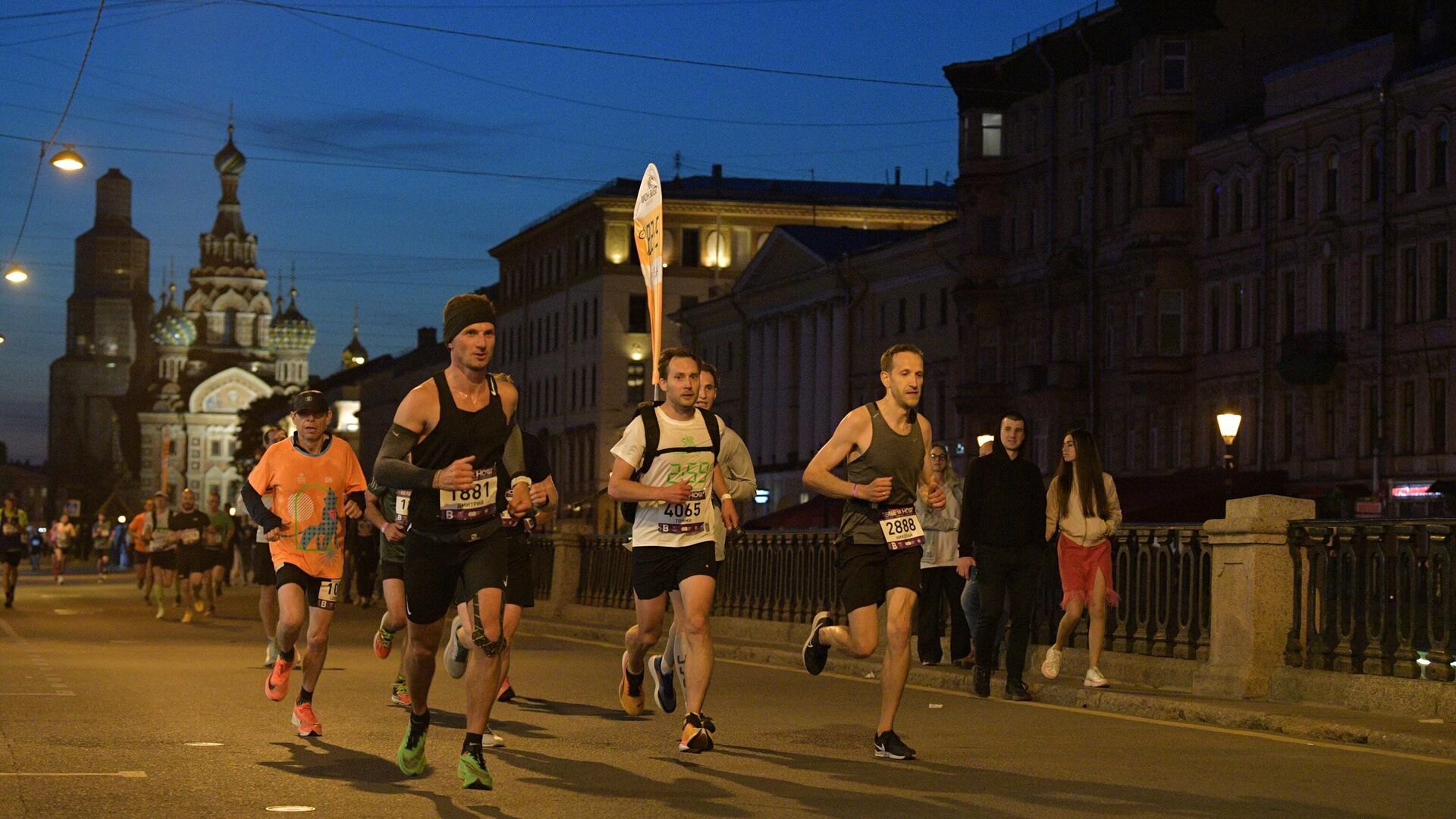 Участники марафона Белые ночи в Санкт-Петербурге - РИА Новости, 1920, 13.06.2023