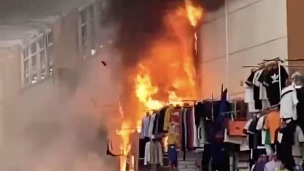 Пожар на рынке Садовод. Кадр видео очевидца