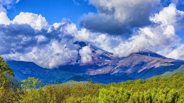 Вид на вулкан Вилючинский, Камчатка