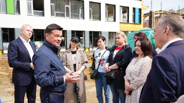 Губернатор Московской области Андрей Воробьев проверил в Одинцовском округе ход строительства пристройки к гимназии №14