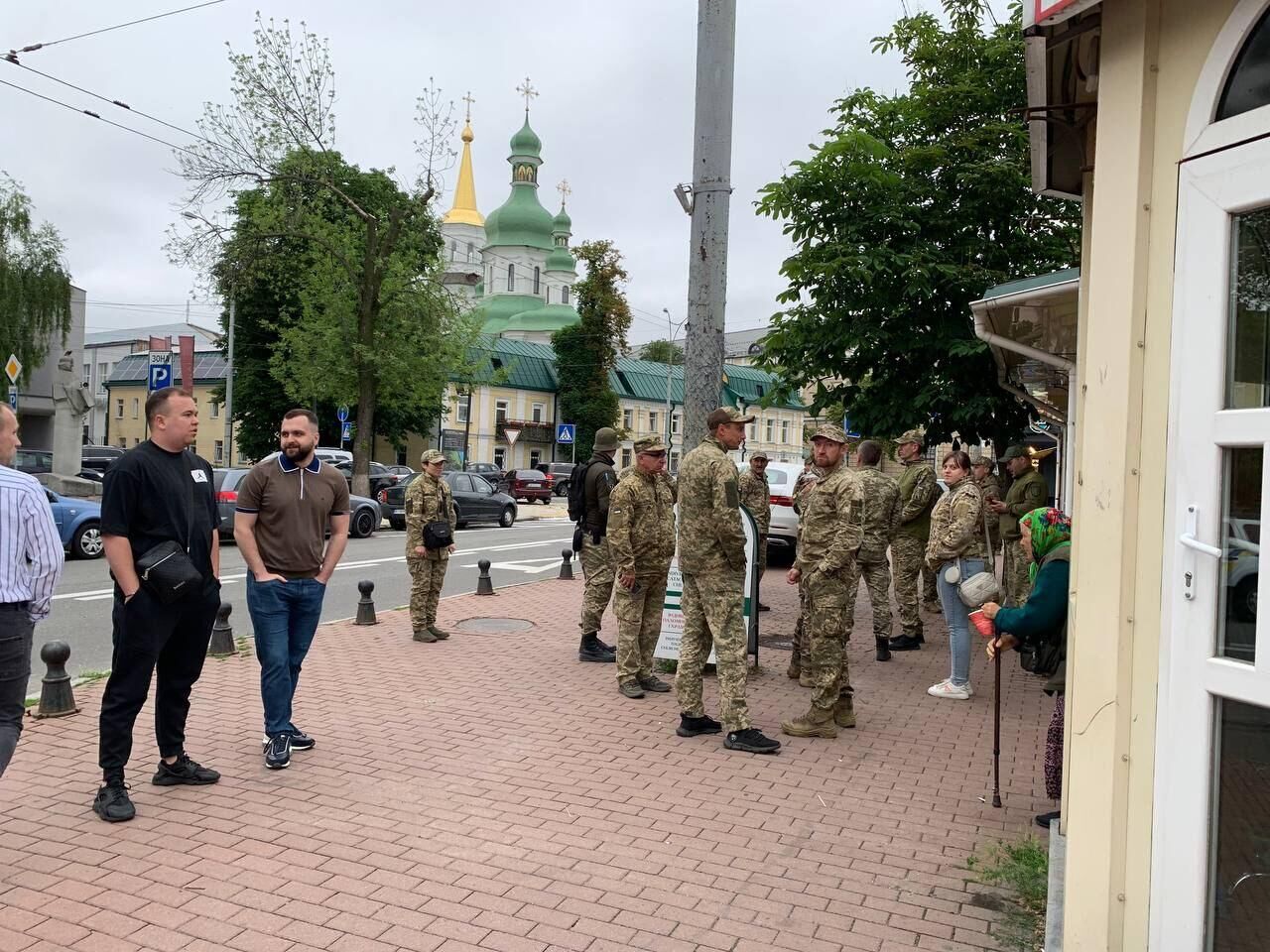 Военнослужащие ВСУ у Киево-Печерской Лавры, 11 июня 2023 года - РИА Новости, 1920, 15.06.2023