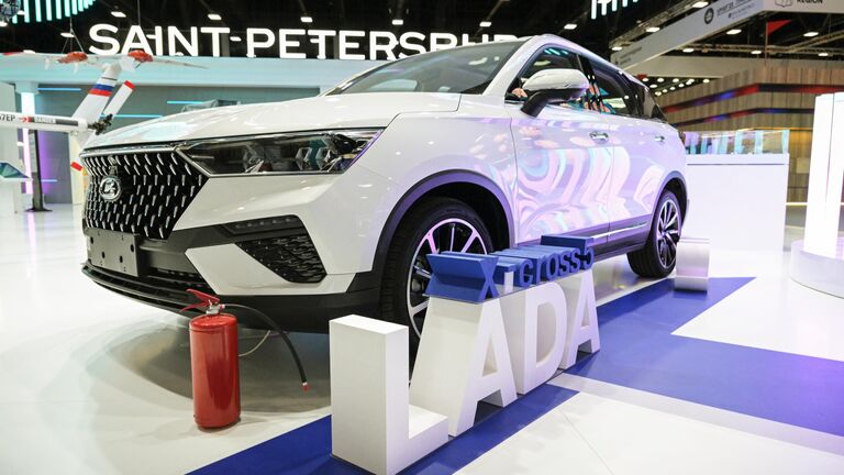 Автомобиль Lada X-Cross 5