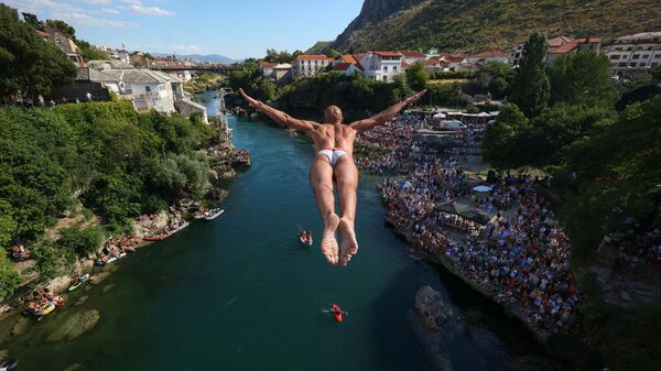 Армен Дургут Прыжок со Старого моста в Боснии. Босния и Герцеговина. Спорт, одиночная фотография