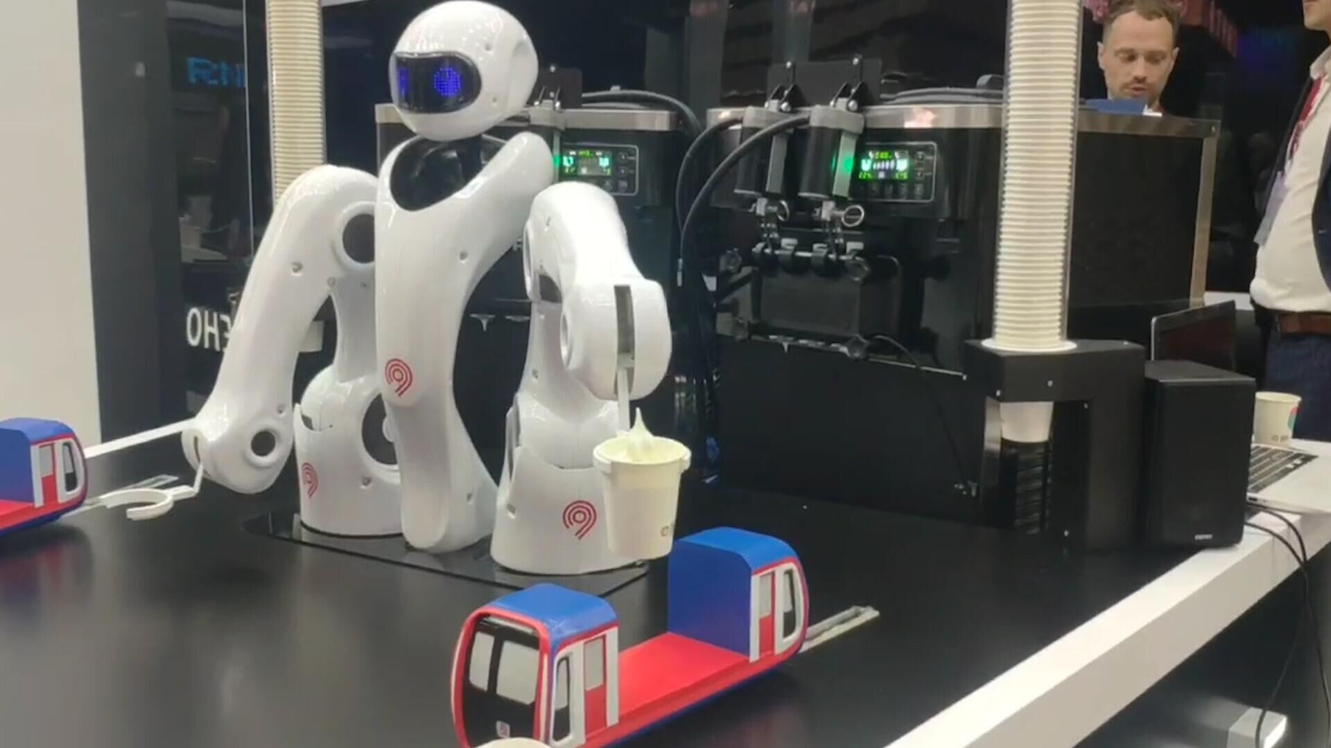 Форма 1 робототехника за 2023 год. Роботы. Название роботов. Робот стенд. Робот продает.