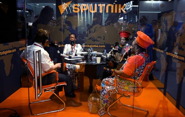Слаузи Зодва Могами, основатель, главный исполнительный директор, председатель, Ladies in the Frontline в студии радио Sputnik