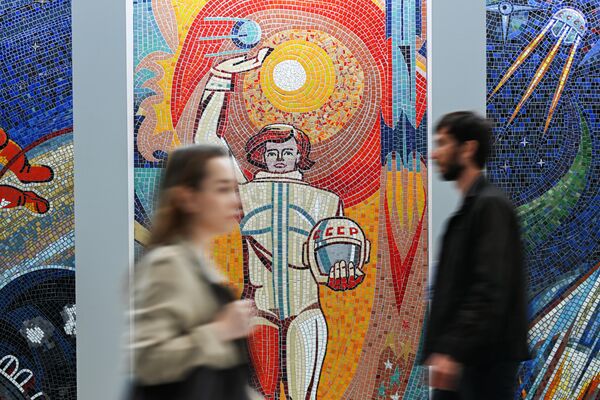 Мозаика с изображением космонавта в конгрессно-выставочном центре Экспофорум