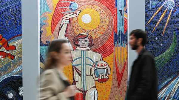 Мозаика с изображением космонавта в конгрессно-выставочном центре Экспофорум