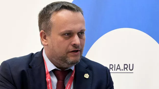 Губернатор Новгородской области Андрей Никитин на стенде РИА Новости на ПМЭФ-2023